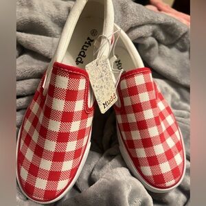 Mudd Toppy Red/White Checked Slip On Cloth Women’s Size 8.5 Shoes, new with tags